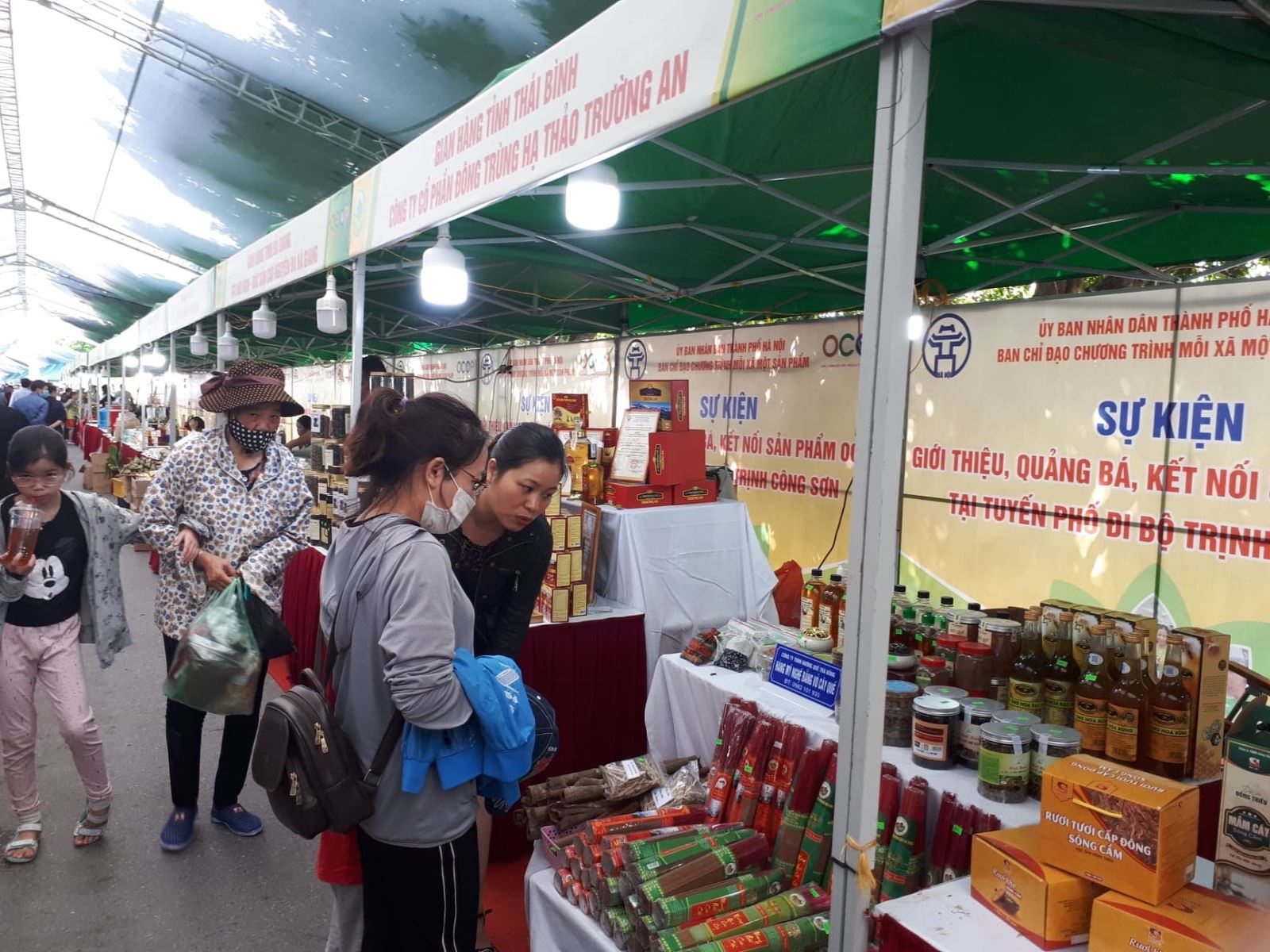 Over 200 MoUs signed to connect OCOP products with Red River Delta