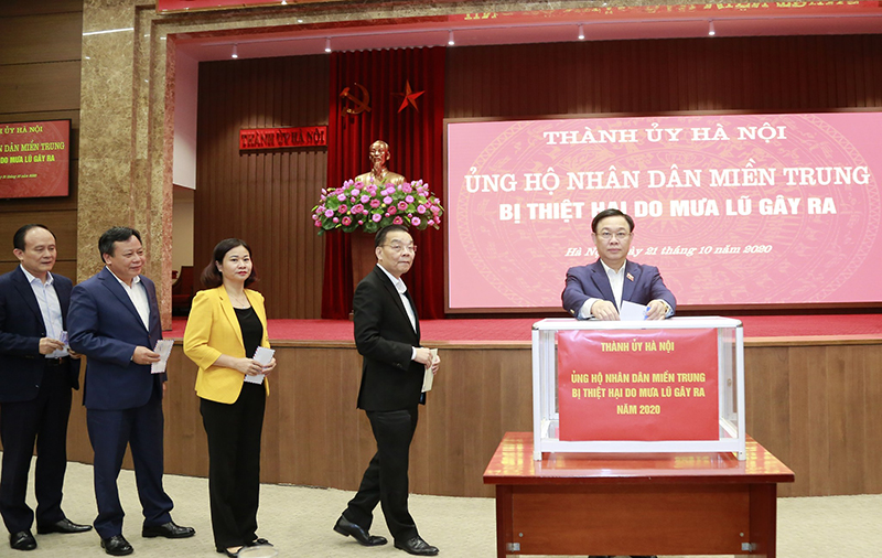 Hanoi Party Committee donates to help Central region’s residents