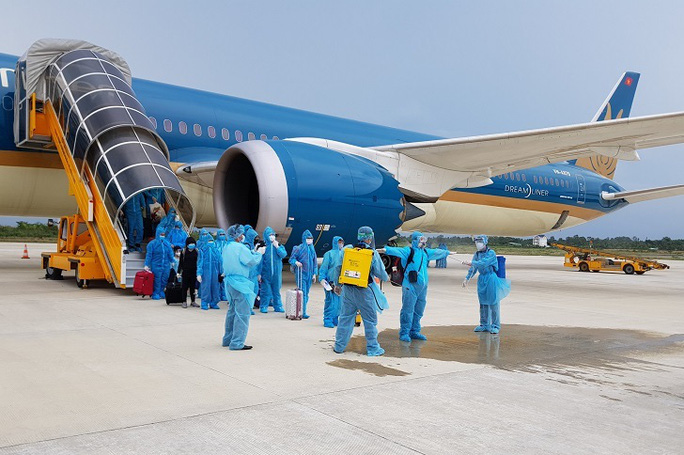 More than 320 Vietnamese citizens arrive home safely from Germany, Netherlands