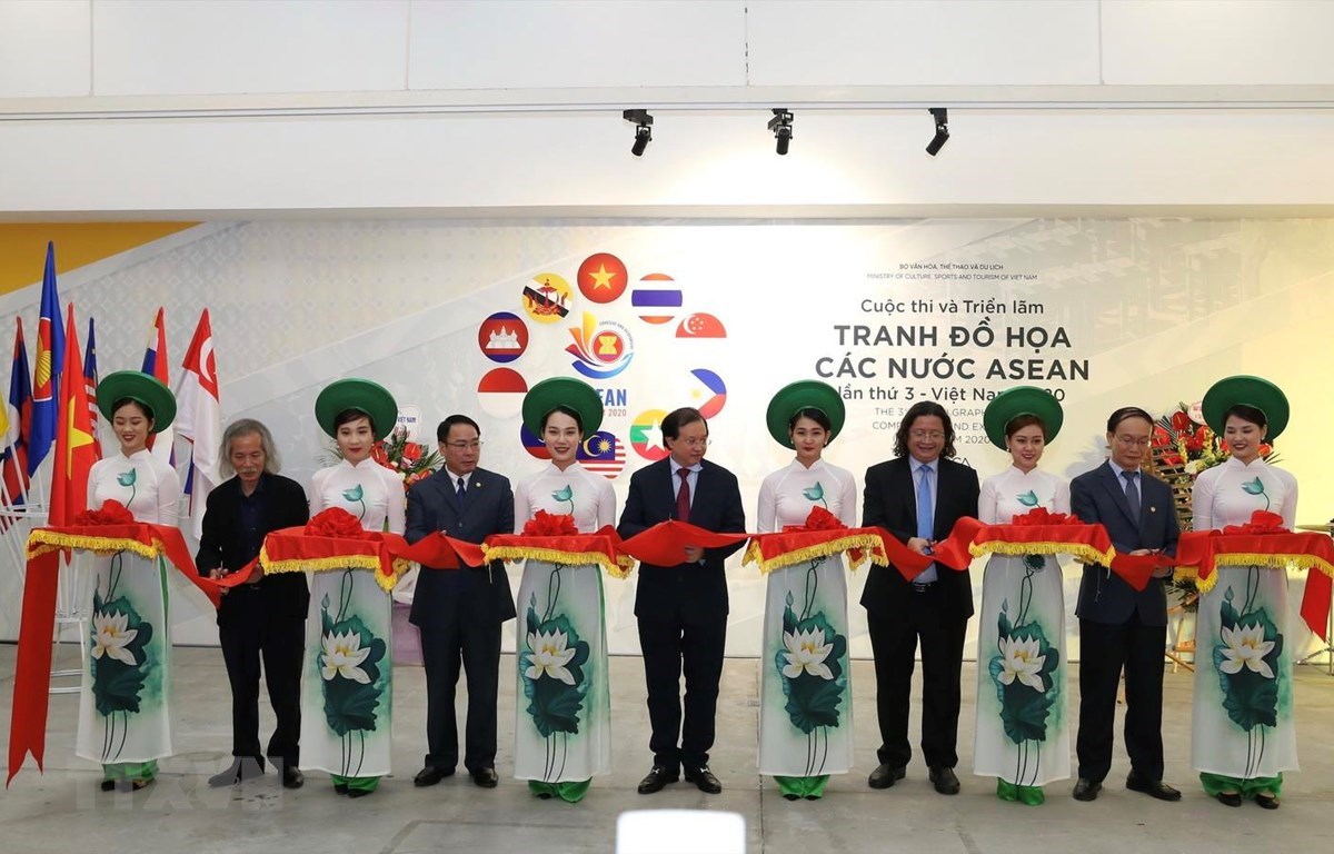 Painting exhibition highlights beauty of Hanoi autumn, ASEAN heritage