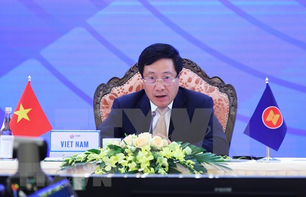 ASEAN moves firmly, collectively ahead FM Pham Binh Minh