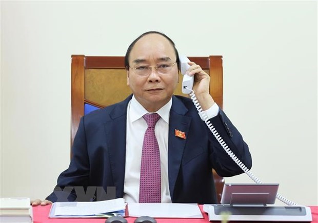 Vietnamese, Lao Prime Ministers hold phone talks