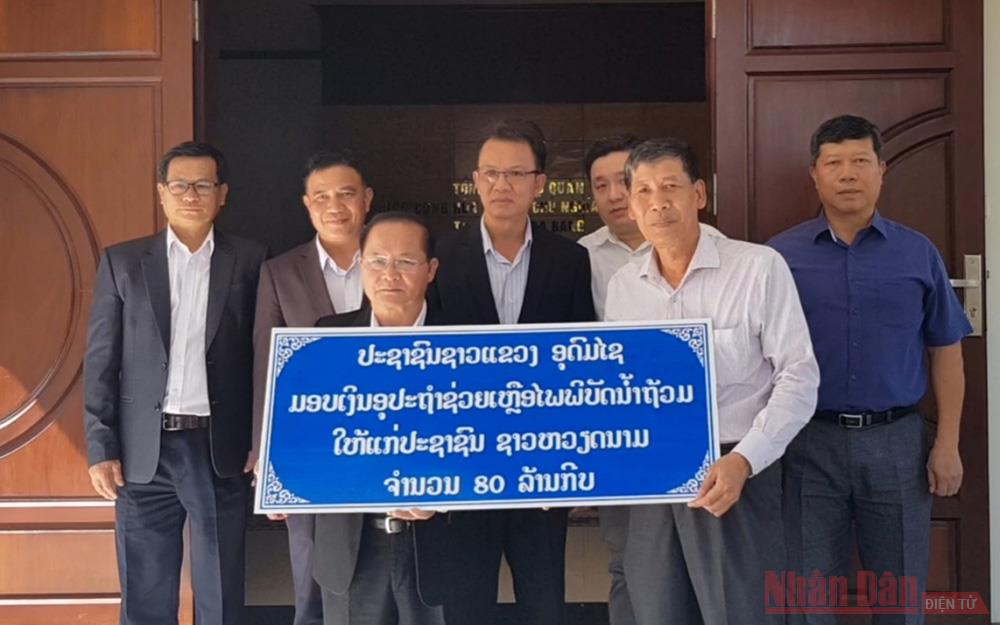 Lao province gives support to Vietnamese flood victims