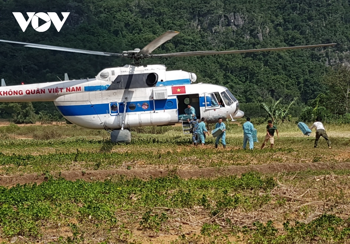 Helicopters to provide food to 3,000 people in cut-off areas in Central Vietnam