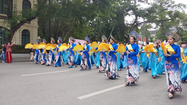 Beauty of Ao dai introduced in Hanoi