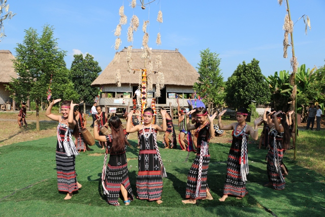 Week highlights great unity of nations at Vietnam National Village for Ethnic Culture and Tourism