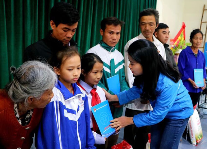 Nearly 6 2 billion VND for flood-affected people in central Vietnam