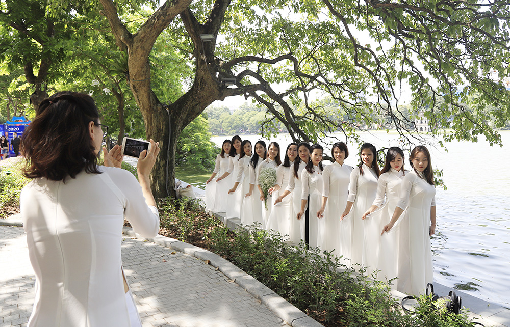 Promoting popularization of Ao dai at Hanoi Old Quarter