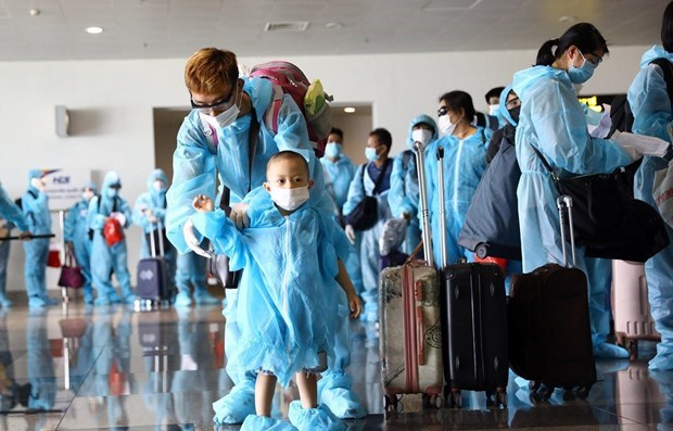More Vietnamese citizens return home from abroad
