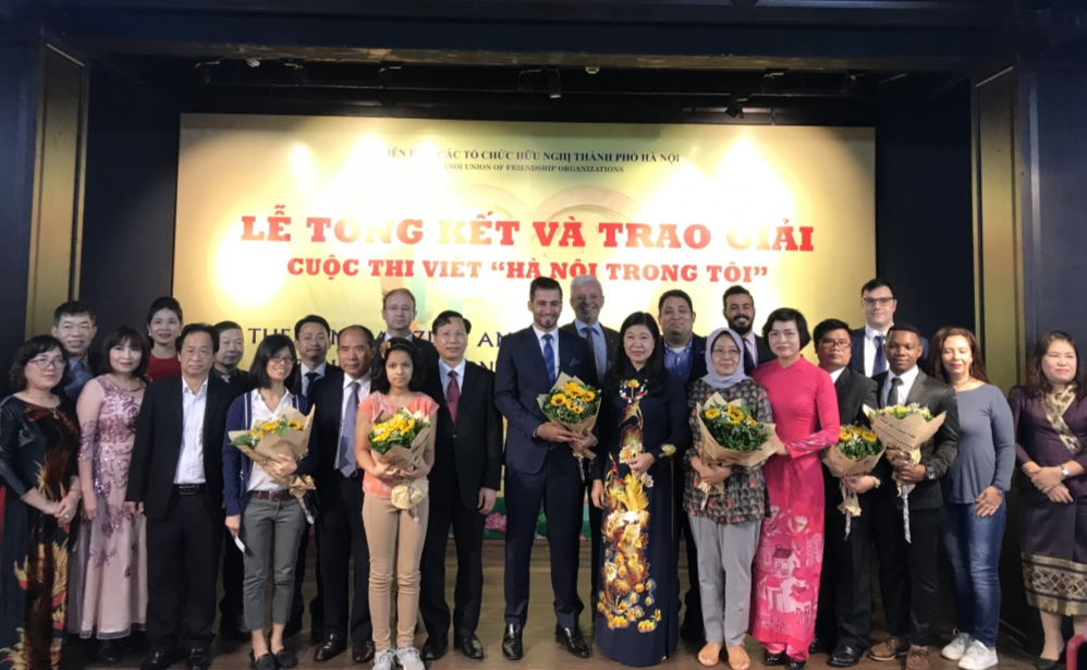 Writing contest on Hanoi presents first prize to Palestinian citizen