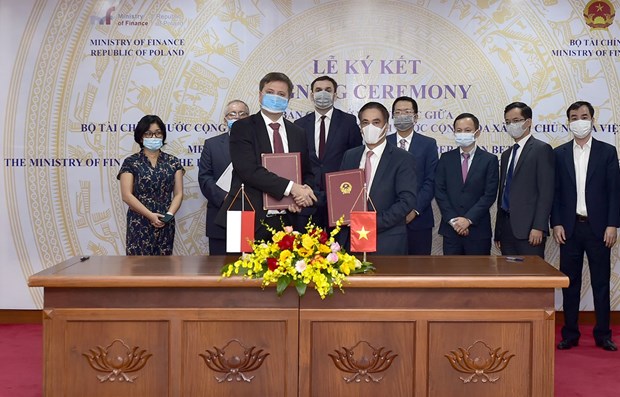 Vietnamese, Polish ministries sign MoU on finance cooperation