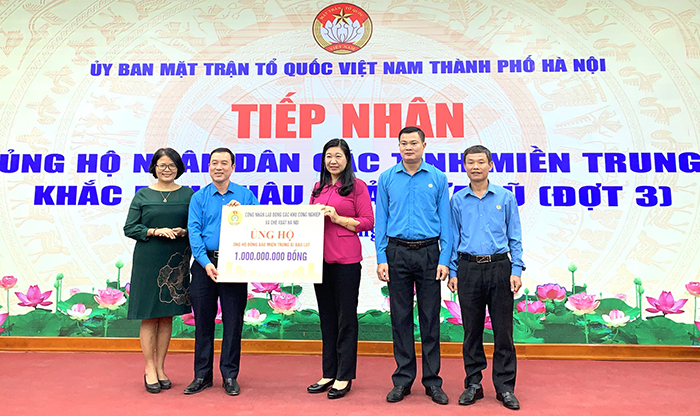 Hanoi receives over 15 billion VND to support Central region