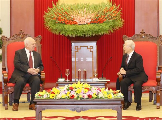 Top leader receives outgoing Russian Ambassador