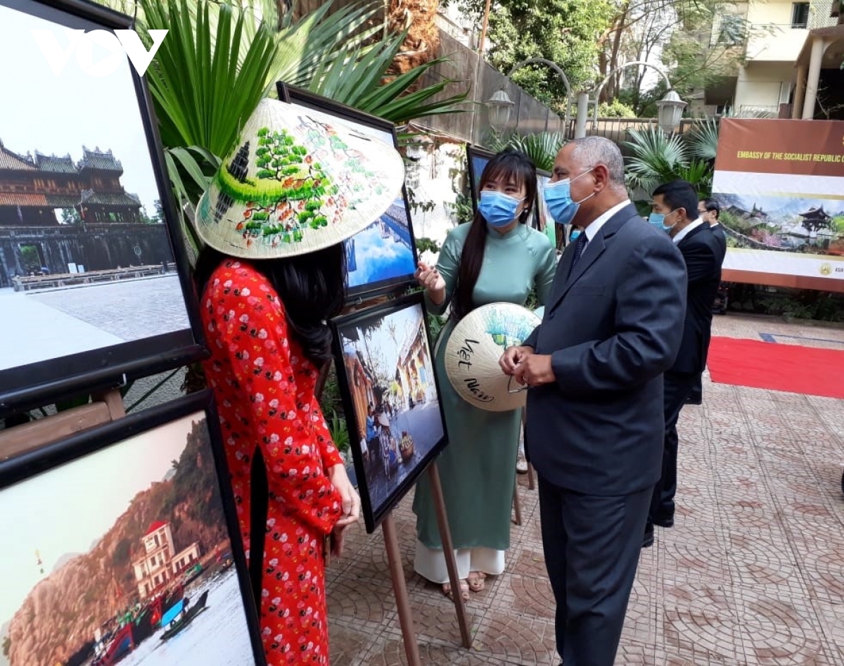 Photos on Vietnamese land and people displayed in Egypt