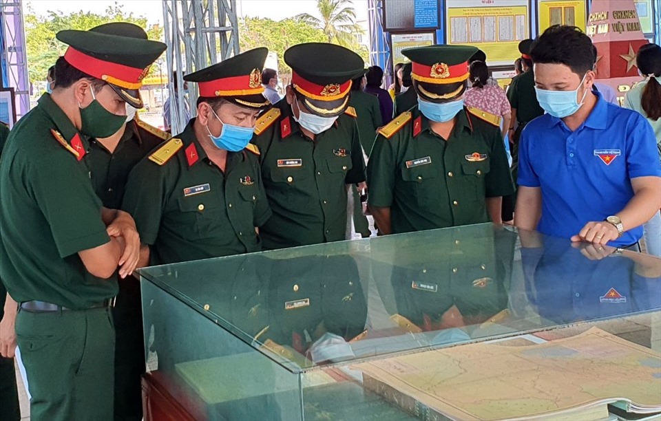 Maps and documents on Vietnam’s sovereignty over Hoang Sa and Truong Sa on display