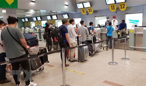 More Vietnamese citizens brought home from Angola, Myanmar