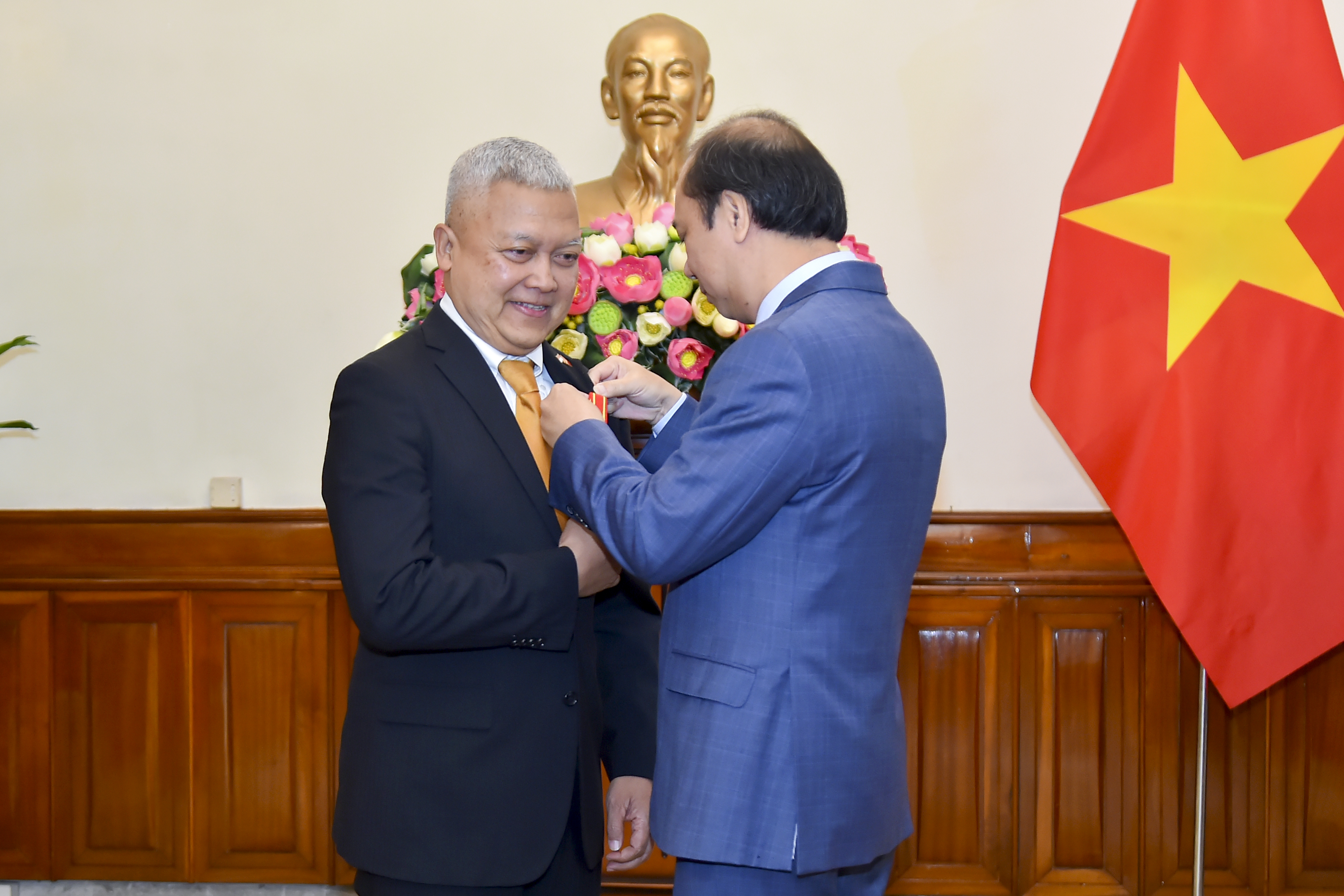 Vietnam Government awarded the Friendship Order to Indonesian Ambassador Ibnu Hadi