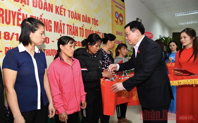 People in Tay Ho district praised for spirit of great national unity