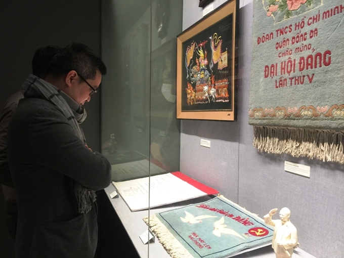 Documents and photos on Party congresses on display in Hanoi