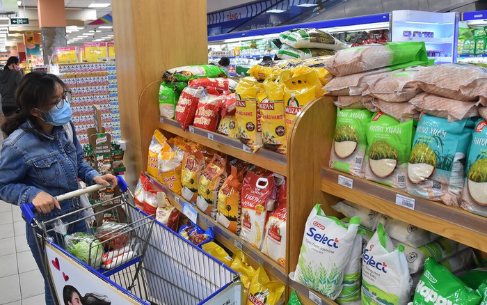 Retail sales record lowest growth in nine years