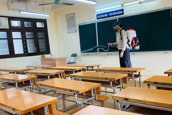 Two million of Hanoi students begin Tet holiday one week earlier for COVID-19 prevention