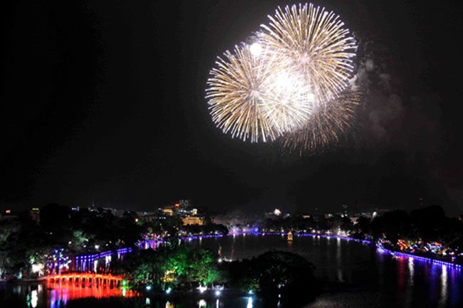 Hanoi to cancel fireworks display in 30 districts as planned