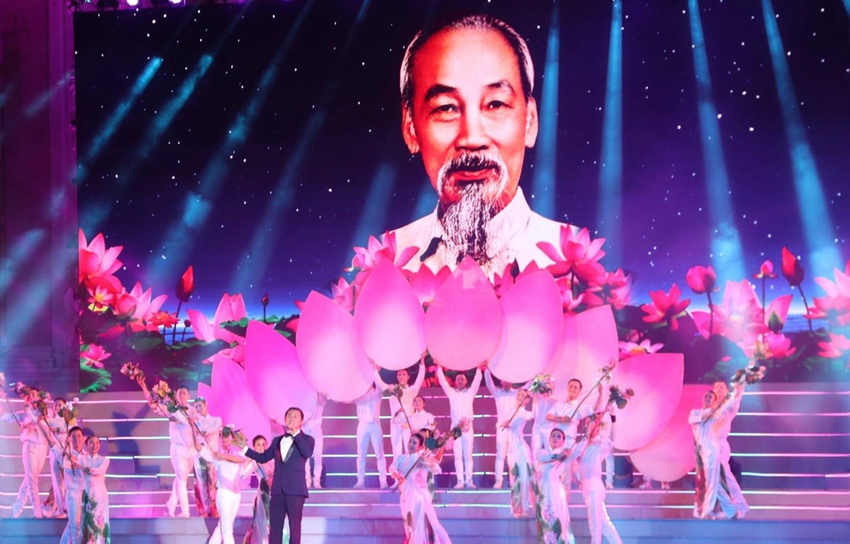 Art performance in HCM city marks Party’s founding anniversary