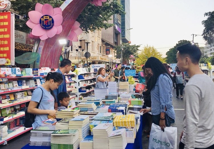 Book street festival in HCM City marks Tet holiday