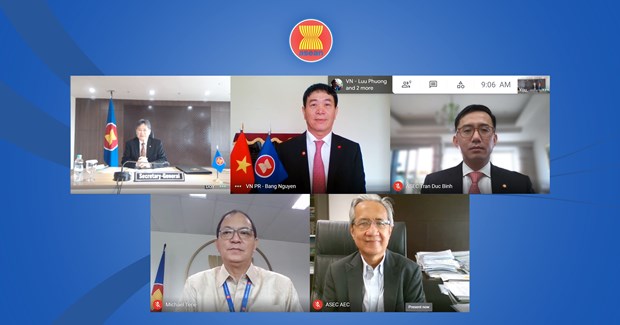 Vietnam’s new representative to ASEAN presents credentials