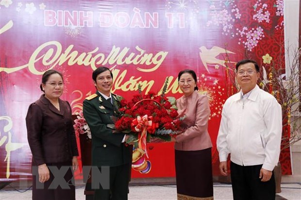 Lao top legislator pays Tet visit to Vietnam’s officers, soldiers working at Laos NA House