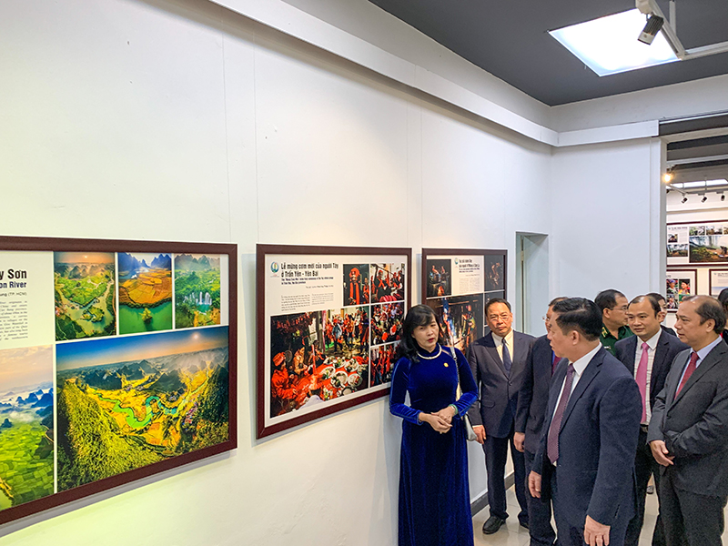 100 outstanding works on Vietnam’s border areas exhibited in Hanoi