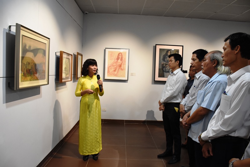 Paintings donated by Japanese collector display in Da Nang