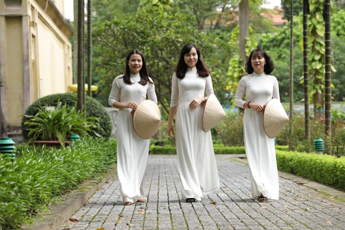 Encourage female cadres to wear Ao dai in early March