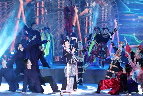 Art performance highlights cultures of Vietnam’s ethnic groups