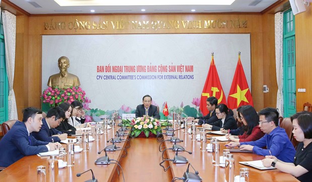 Vietnam always treasures strategic partnership with Singapore Party official