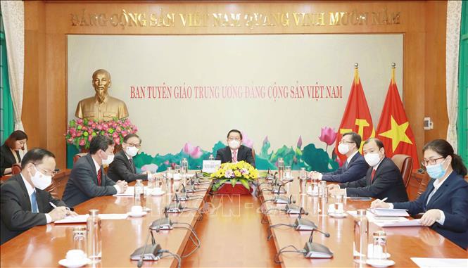 Vietnamese, Lao Party commissions promotes cooperation
