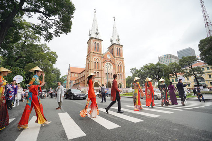 HCM city Popular tourist attractions promoted on social media and networks