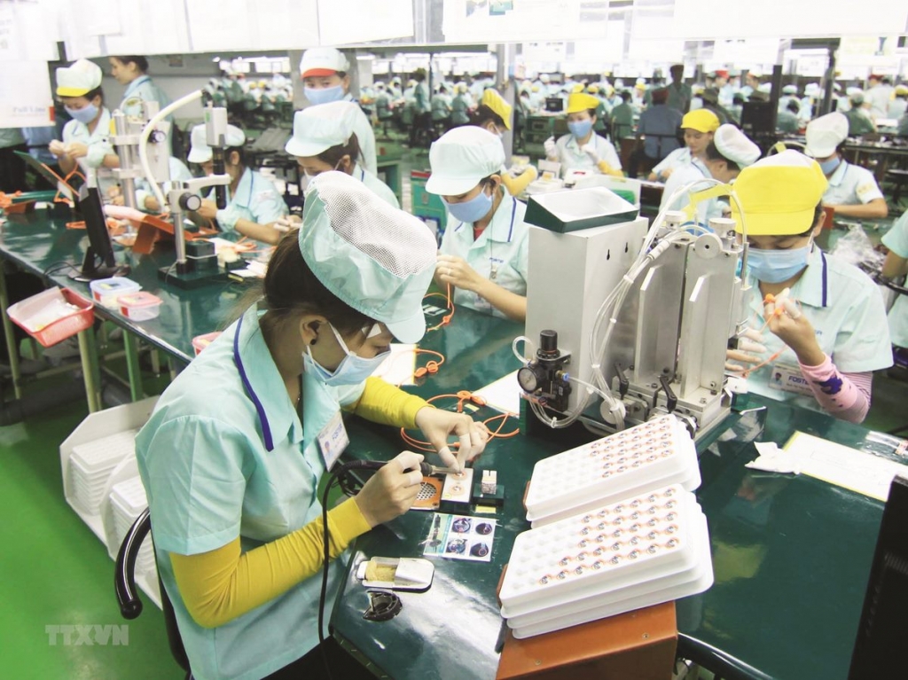 State budget revenue hits over 543 trillion VND in four months