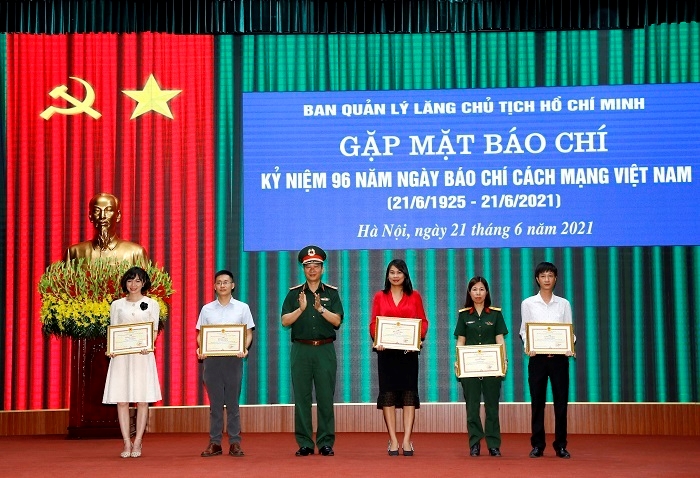 Journalists disseminating activities about Management Board of Ho Chi Minh Mausoleum honoured