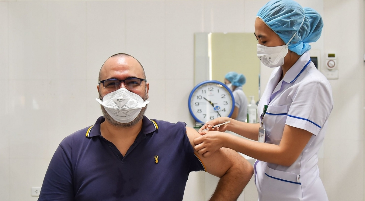 Over 600 foreign diplomats receives COVID-19 vaccine shots in Vietnam