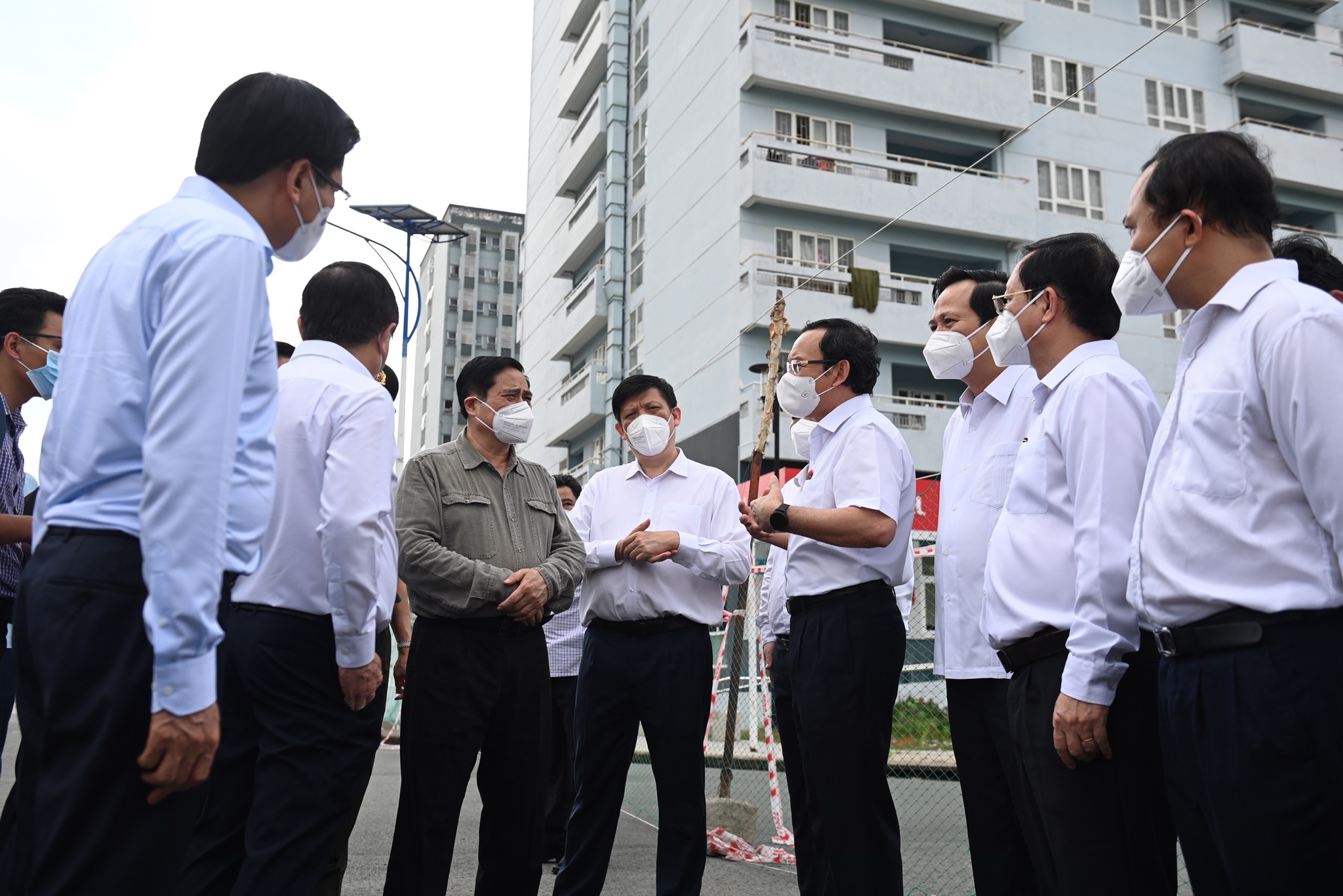 Government delegation inspects COVID-19 prevention and control in HCM City