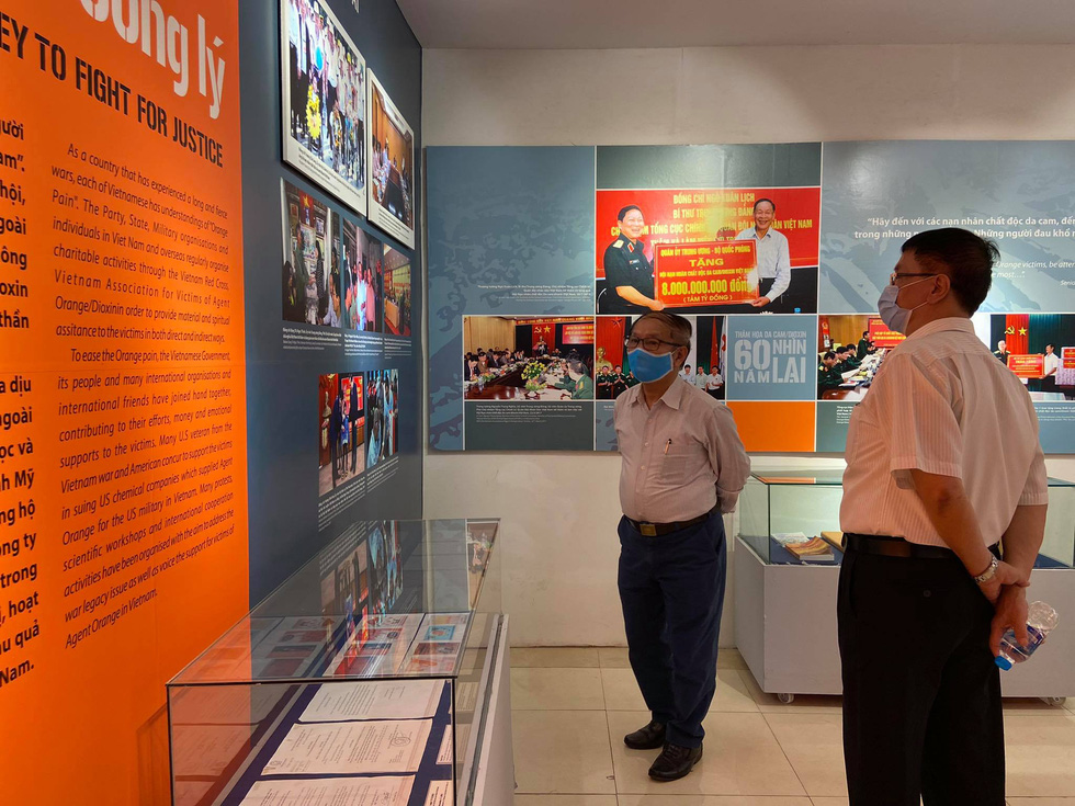 Nearly 300 photos and documents on AO disaster in Vietnam on display