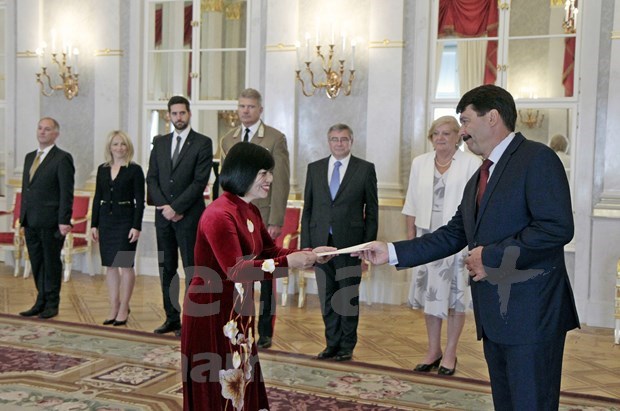 Hungarian leader hails Vietnam’s socio-economic achievements