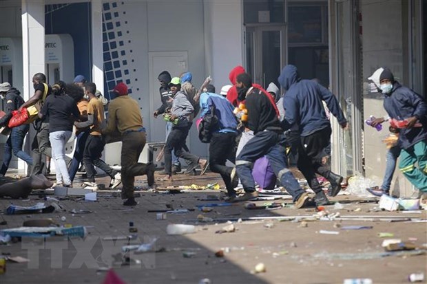 Embassy calls on Vietnamese citizens in South Africa to beef up security