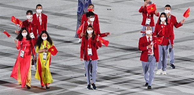 Athletes Lan and Hoang flying the flag for the nation at Tokyo Olympics opening ceremony