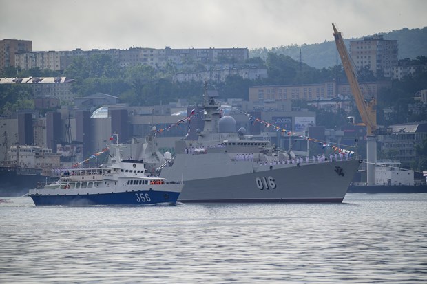 Vietnam’s naval ships join Russian Navy Day parade