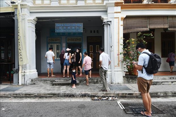 Singapore s economic recovery and risks