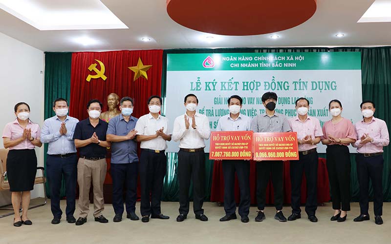 Bac Ninh supports loans to pay wages, resume production