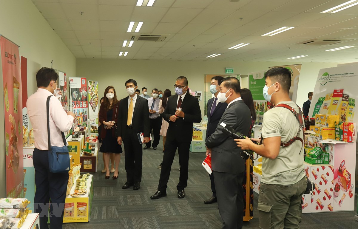 Singapore committed to promote trade flows with Vietnam