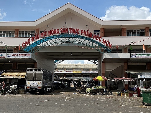 HCM city to re-open gathering and transhipment points at Hoc Mon Market